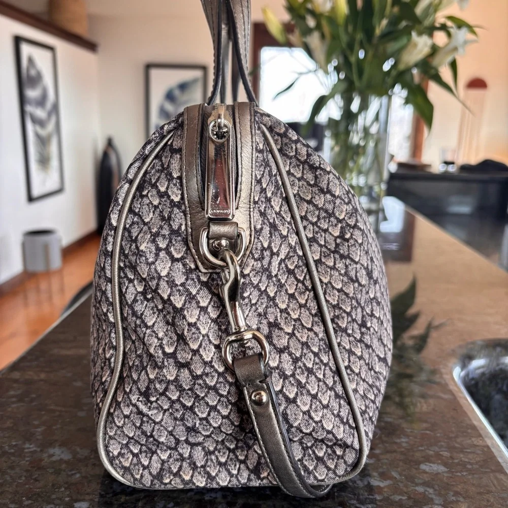 COACH Taylor Snake Print Bag F26037
Gunmetal Python Embossed Luxe
Structured - Picture 7 of 16